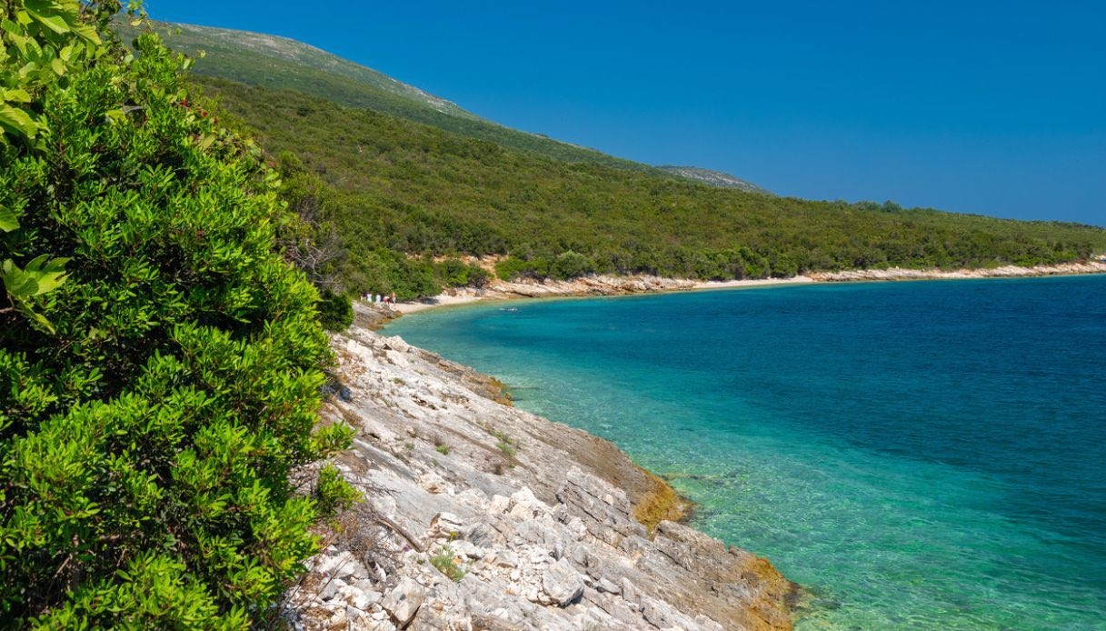 Las gemas secretas de Karaburun: calas imperdibles en la salvaje Albania