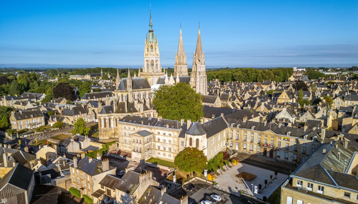 Bayeux, a pérola normanda entre a Idade Média e a memória histórica
