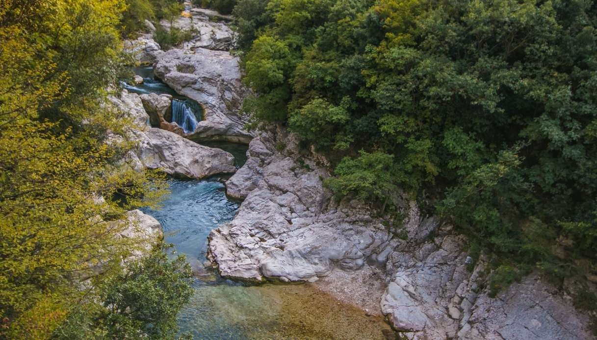 Where water sculpts wonder: discover the magic of the Burano Gorge in Cagli.