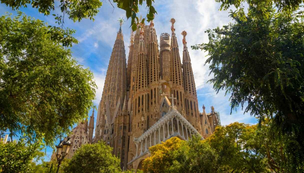 A Sagrada Família de Barcelona está oferecendo 20.000 ingressos gratuitos (mas apenas por tempo limitado).