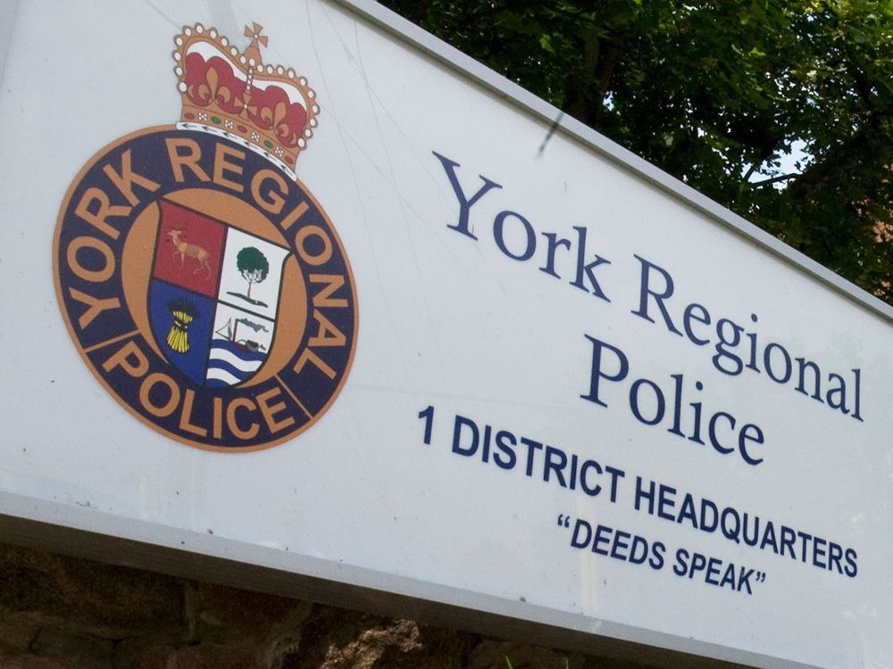 Polícia de York atira em homem que supostamente atacou mulher em Markham, Ontário.