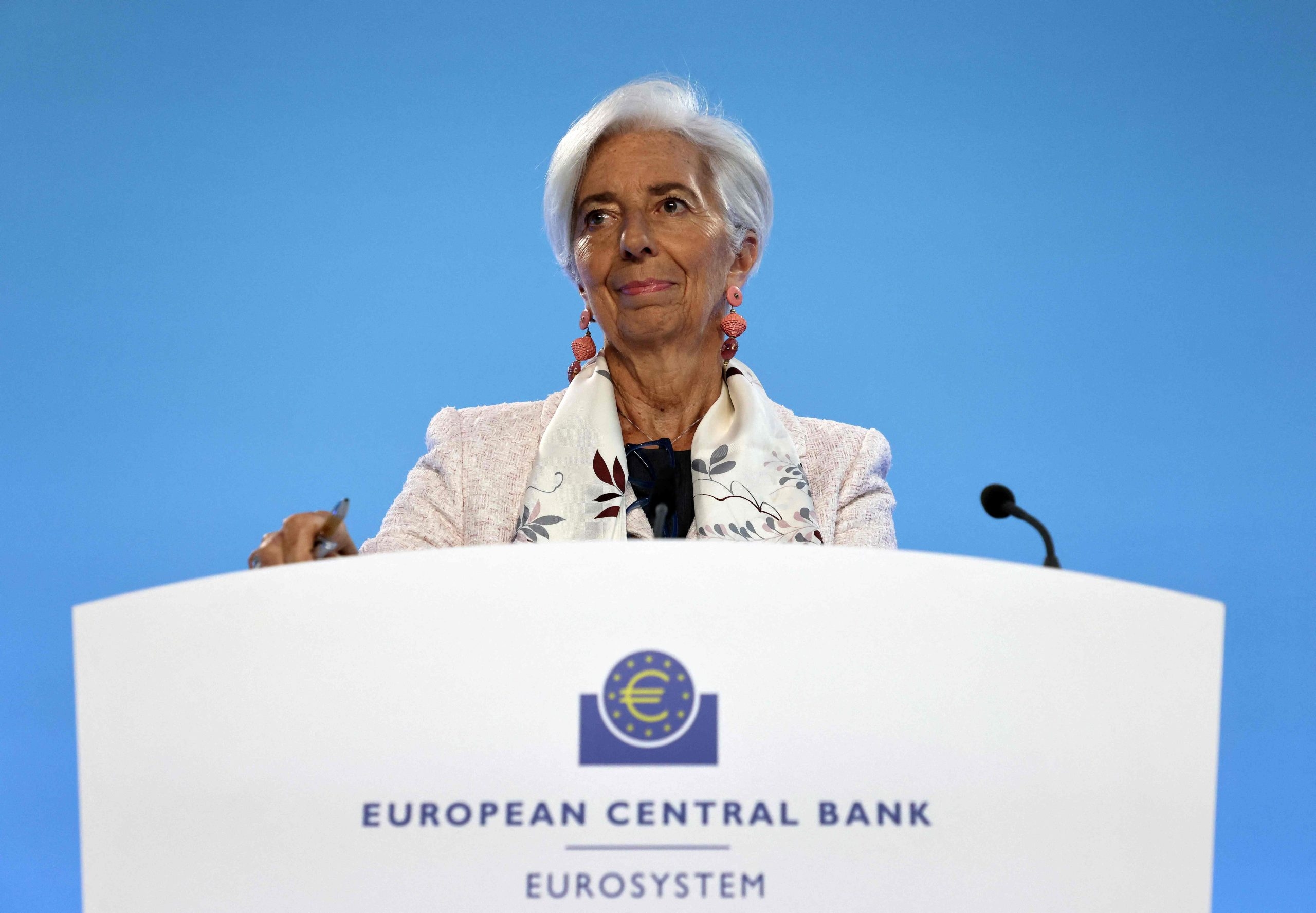 Unstable economic climate dictates next governor's policy