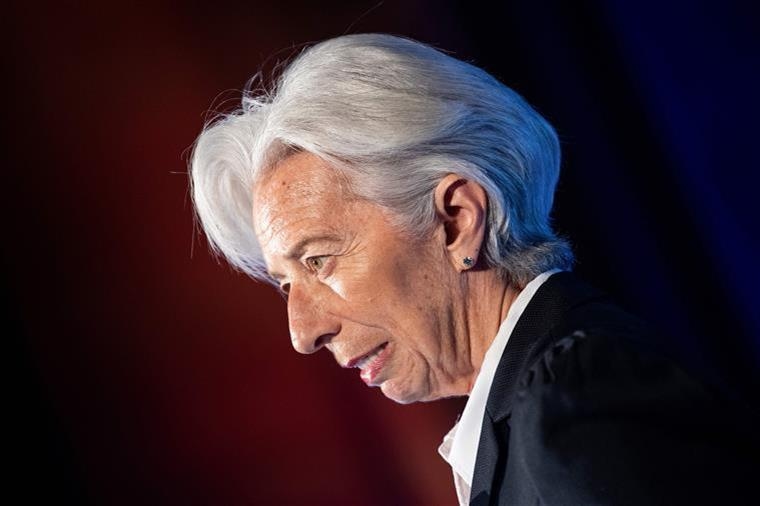 ECB pauses interest rate cuts