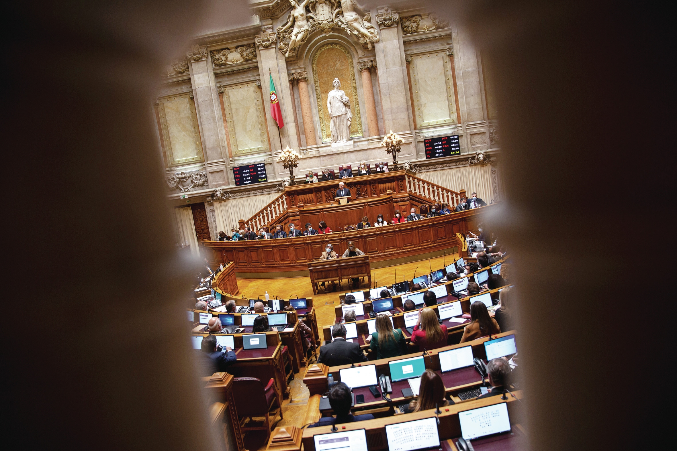 Il Parlamento approva in termini generali la riduzione dell'IRS nel 2025