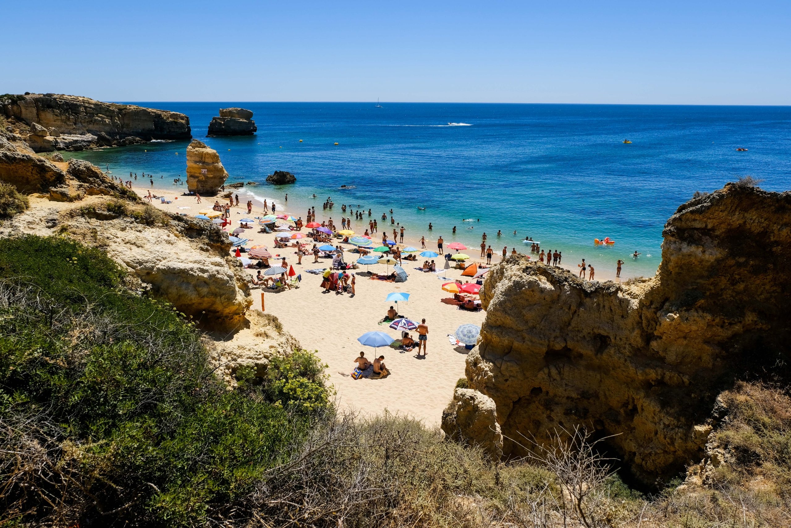 Les politiciens en vacances discrètes avant les élections locales