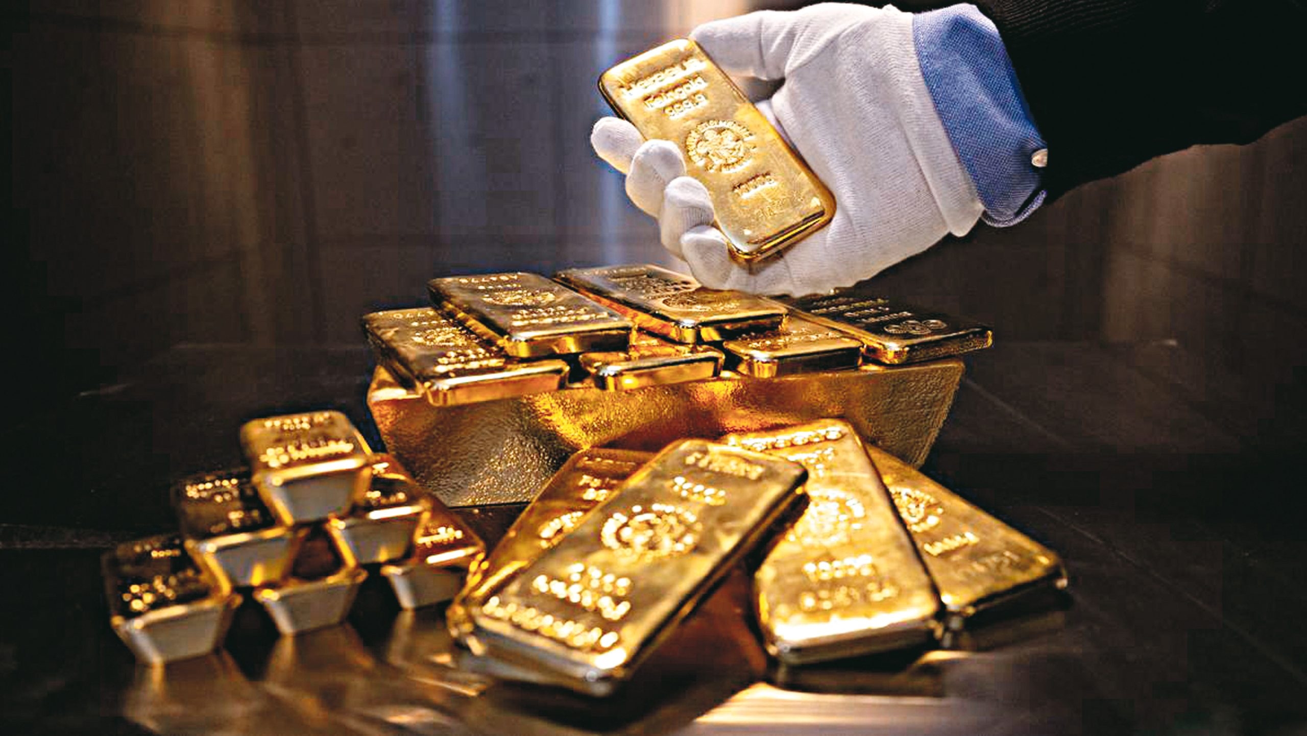 Gold breaks records after investors pay attention