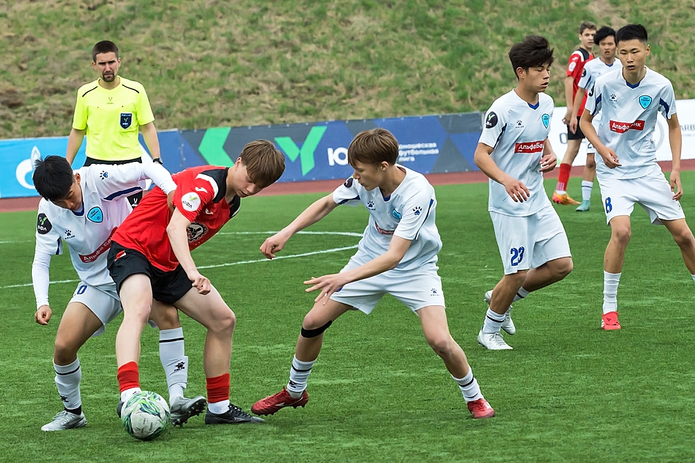 Island football teams open tournament by storming opponents' gates