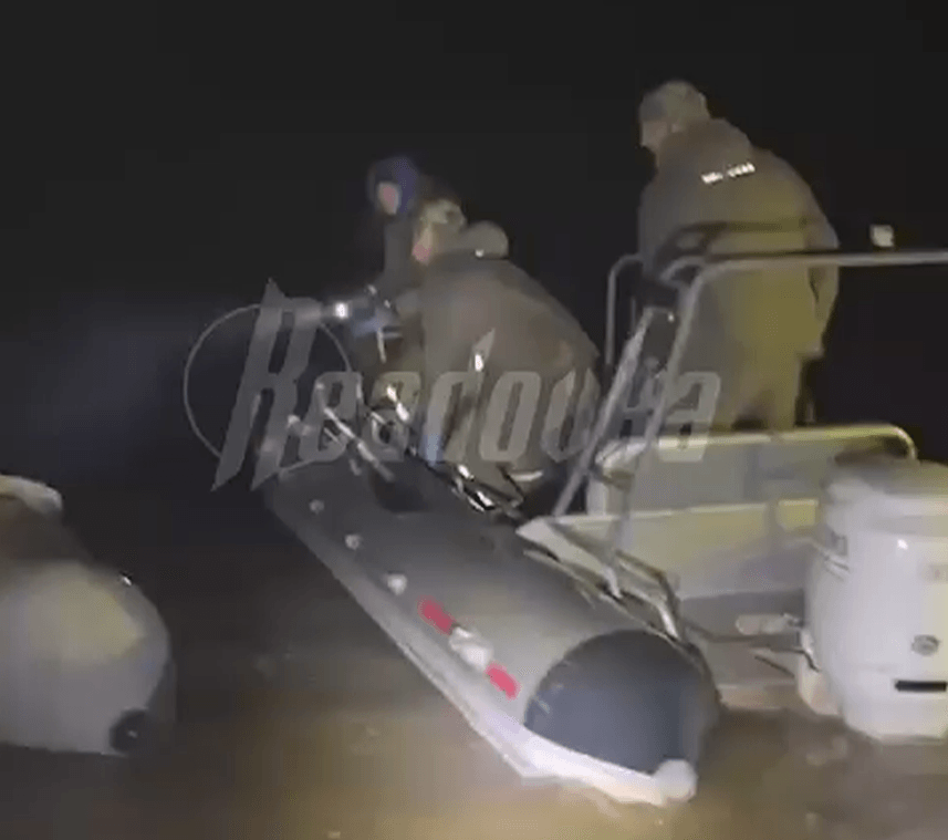 La rencontre d'un inspecteur des pêches avec des braconniers sur la rivière Poronai a donné lieu à une bataille d'eau