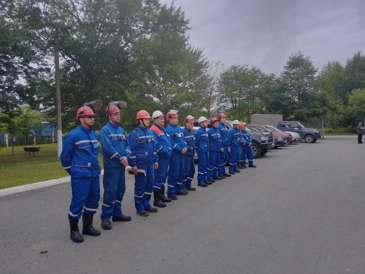 Gli ingegneri energetici di Sachalin hanno organizzato per la prima volta una gara di competenze professionali per riparatori di linee di trasmissione elettrica