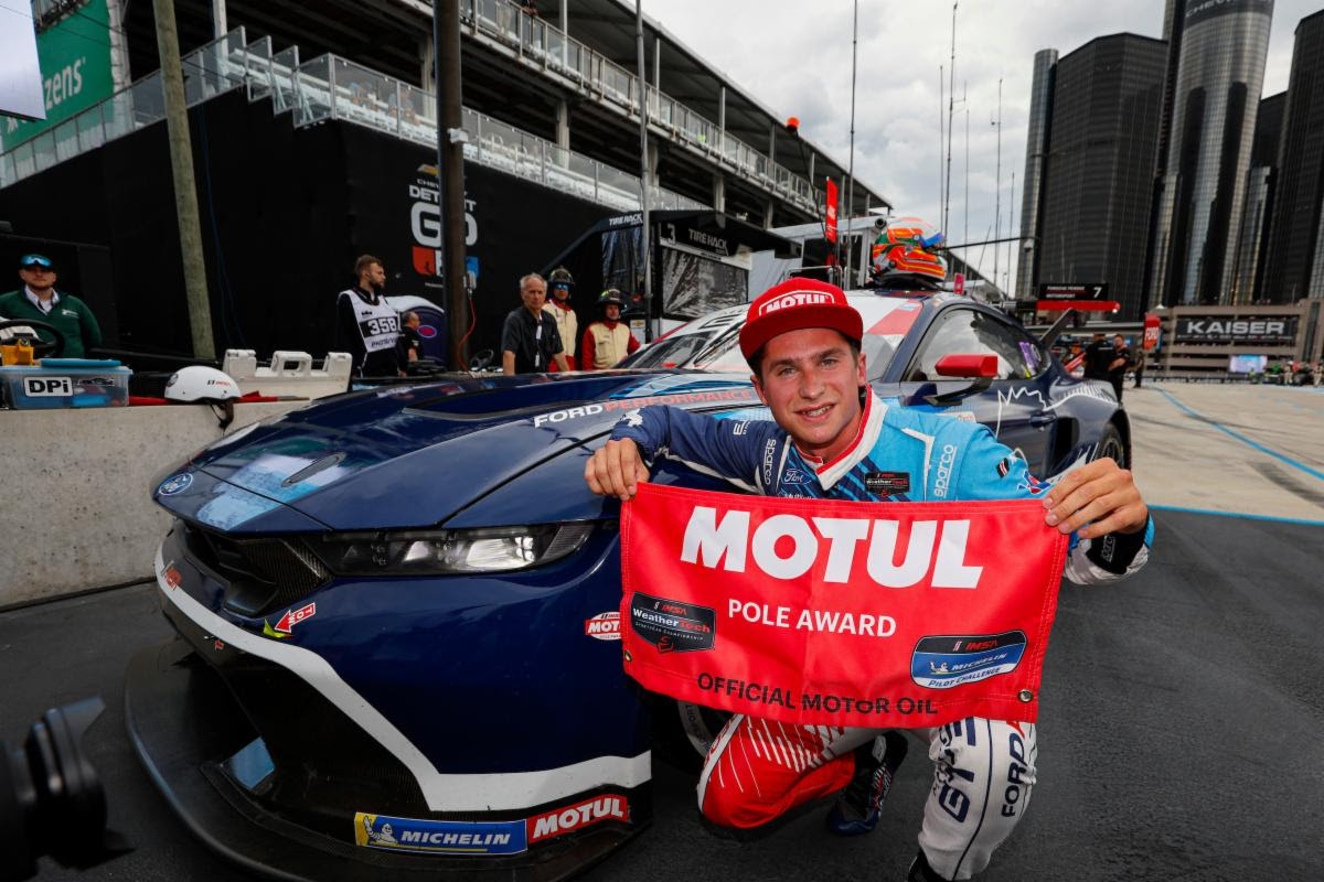 Blue Oval detta il ritmo nella classe GTD