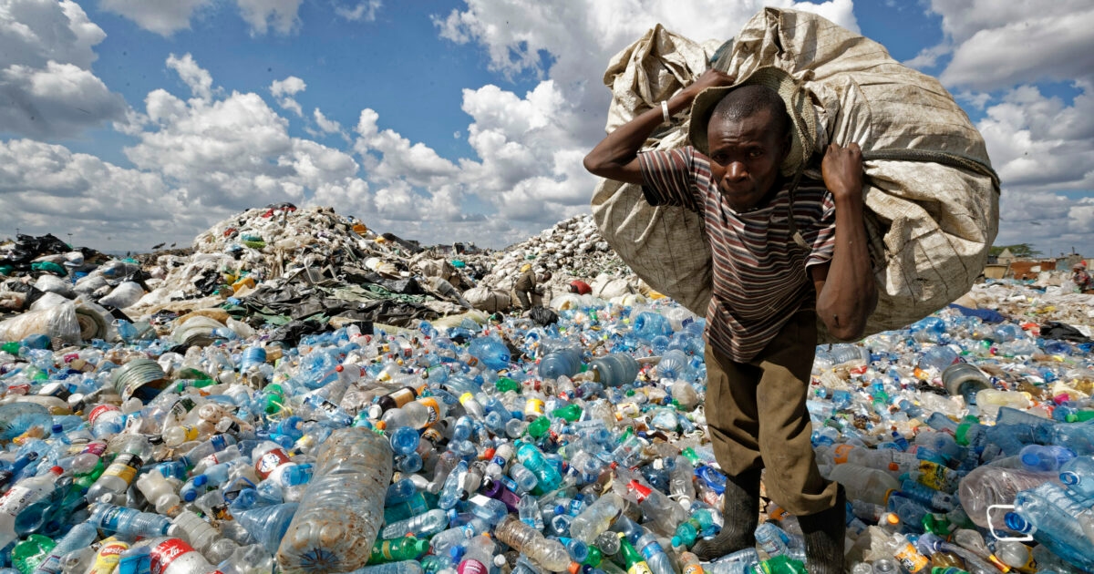 World leaders refuse to stop the plastic invasion: negotiations are headed for failure, with the US blocking the deal and 200 lobbies at the table.