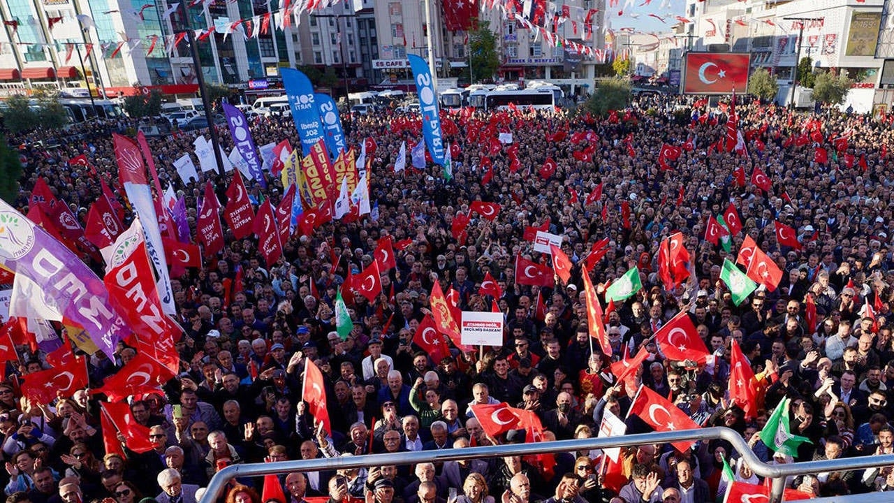 De rechterlijke macht kijkt naar het Paleis voor een beslissing