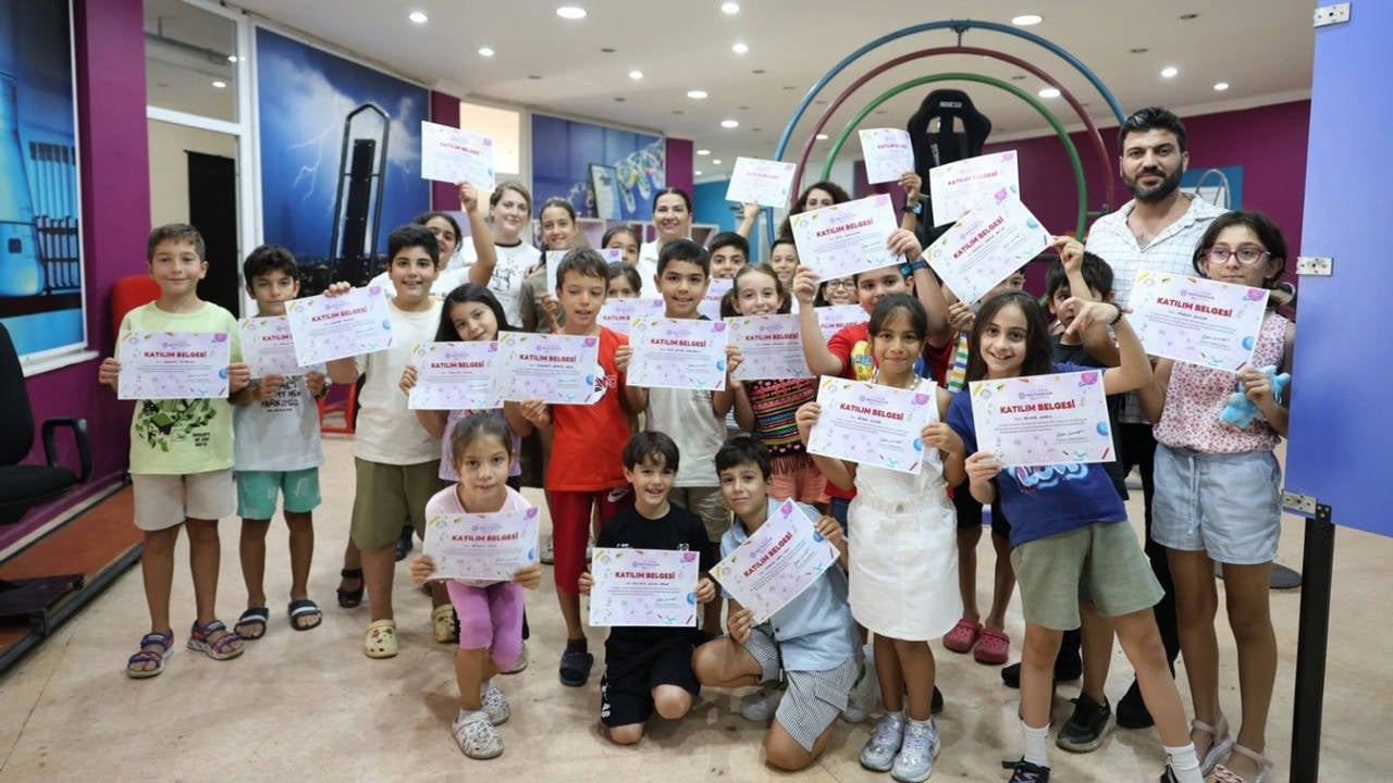Los niños se encuentran con la ciencia en Aydın