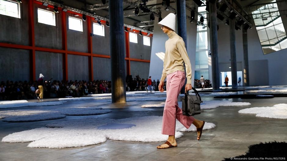 Furto di design: Prada copia i sandali tradizionali indiani