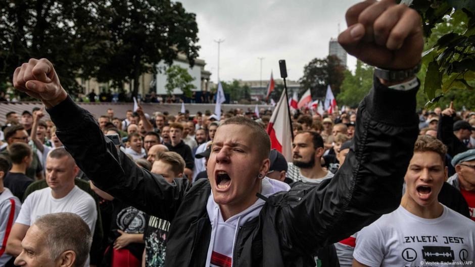 Tysiące protestują przeciwko migracji w Polsce