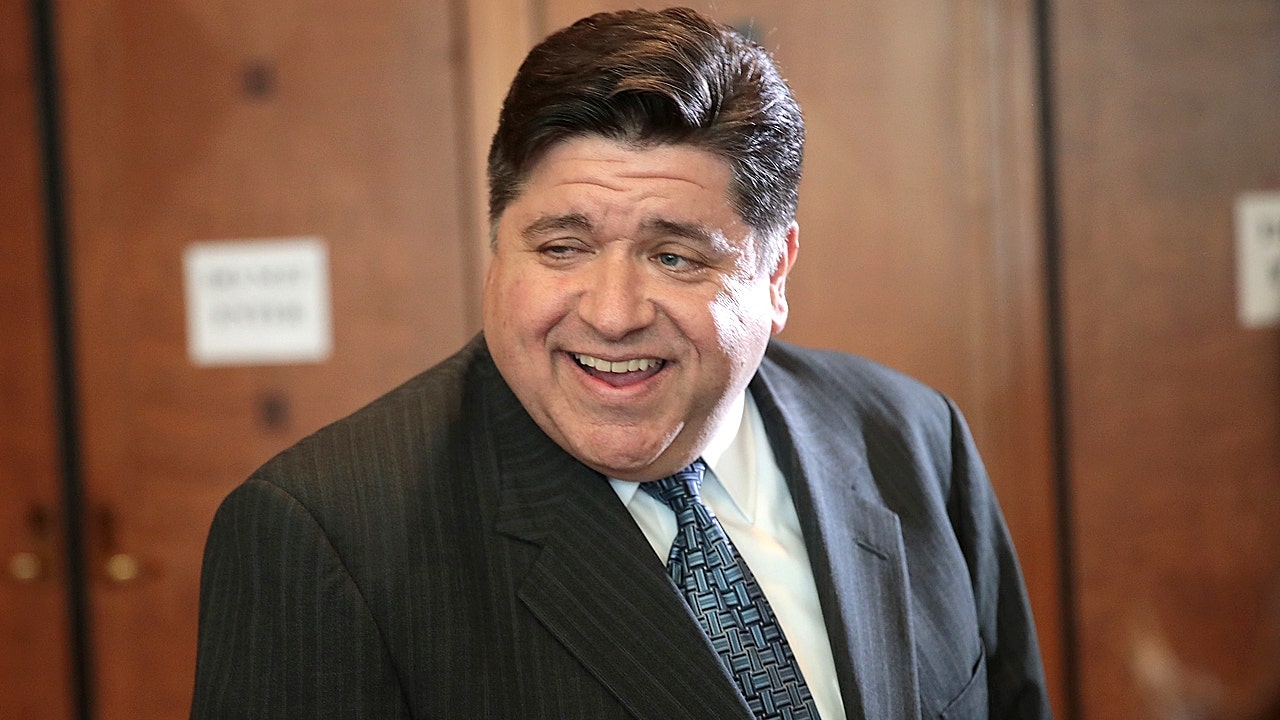 Il governatore Pritzker afferma che Trump sta cercando di "creare una crisi" mentre l'amministrazione pianifica lo schieramento della Guardia Nazionale a Chicago