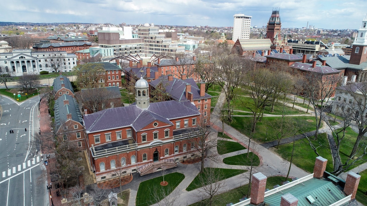 El Departamento de Estado ahora examina a todos los titulares de visas asociados con Harvard