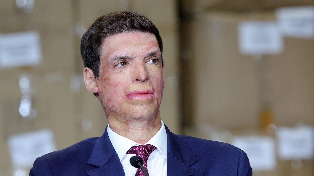 Ranny weteran zatwierdzony do pełnienia funkcji w Ministerstwie Spraw Weteranów, podczas gdy Partia Republikańska krytykuje Demokratów za powolne wybory Trumpa