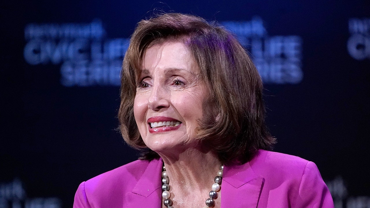 Nancy Pelosi afferma che il cambio di sesso per i bambini trans è qualcosa per cui sta lavorando "a livello nazionale"