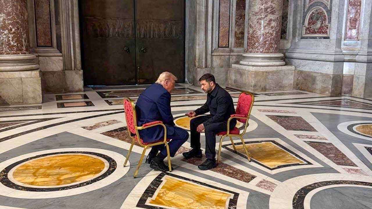 El presidente Trump revela lo que le dijo a Zelenskyy durante una reunión viral en el Vaticano