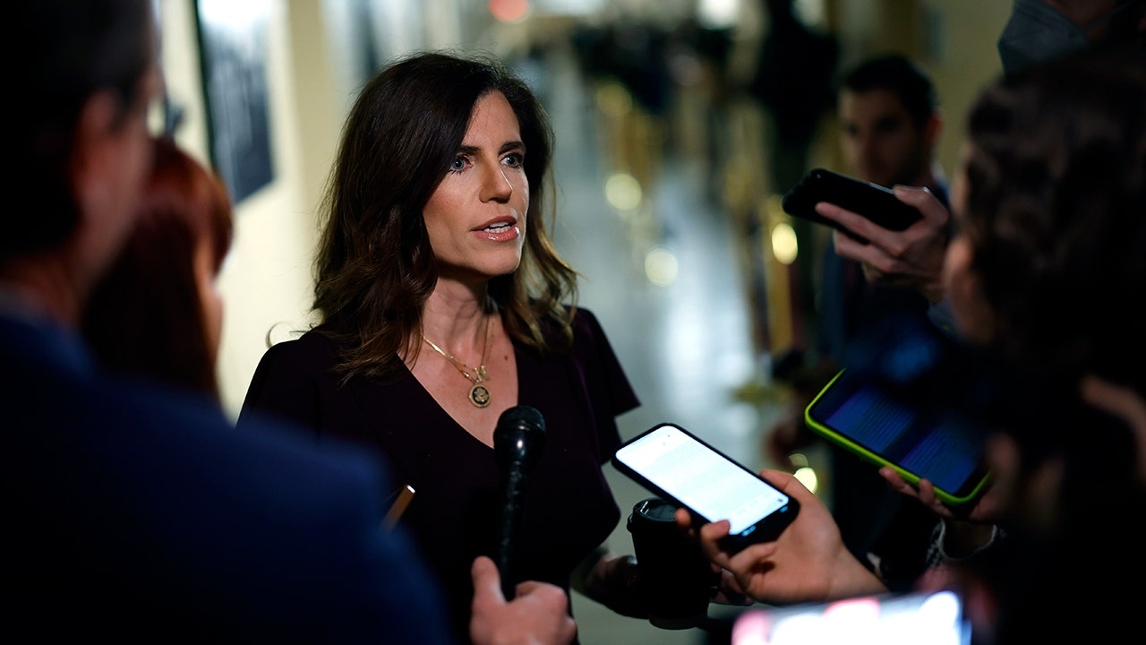 EXCLUSIEF: Nancy Mace doet beschuldigingen over 'burner'-account af als 'bittere exen'-verhaal