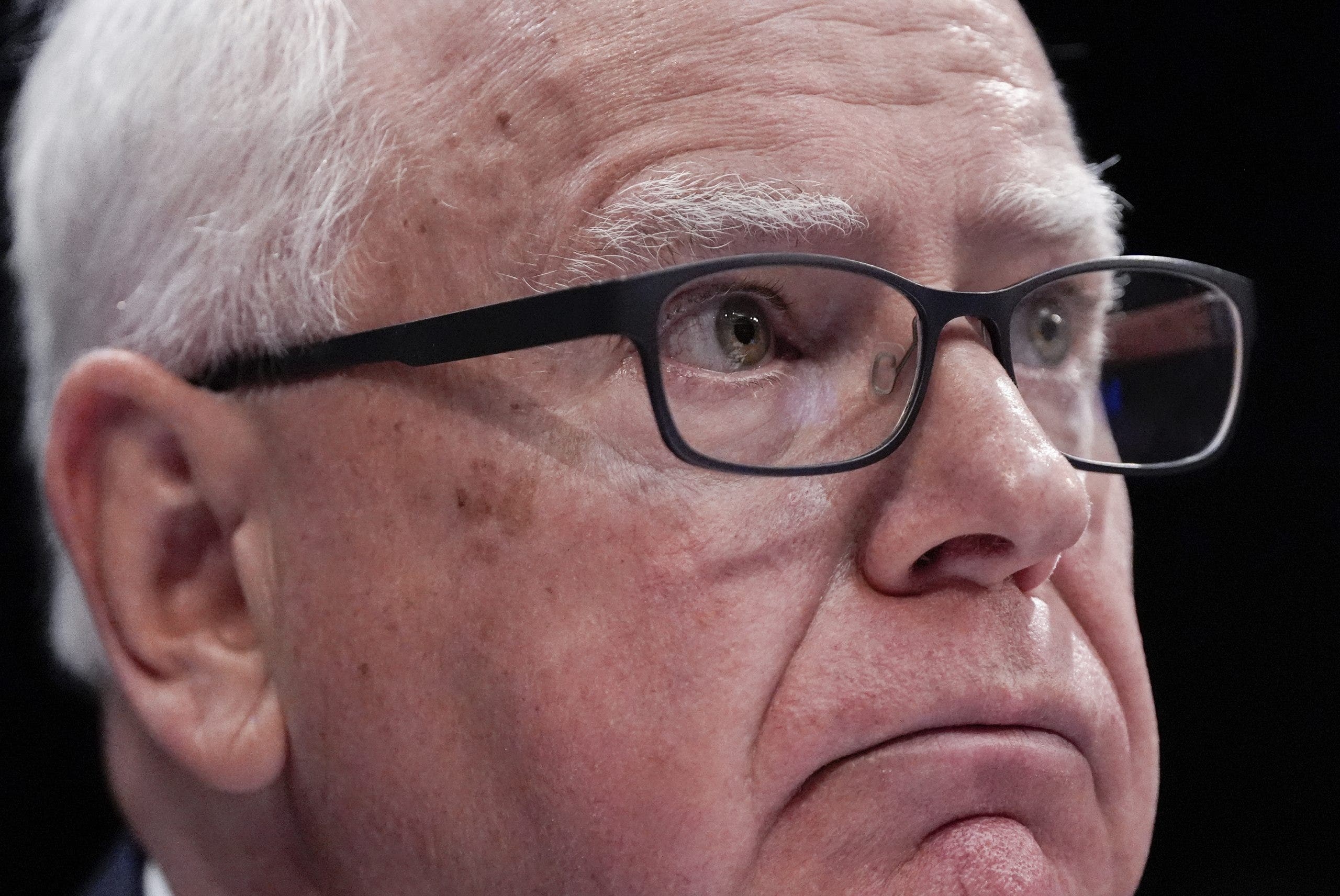 Nancy Mace critica Tim Walz após ele não definir o que é uma mulher