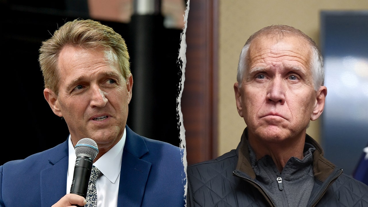 Ogłoszenie Tillisa o przejściu na emeryturę wywołuje reakcje krytyka Trumpa Jeffa Flake’a, Bernie Sandersa: „Sekta”