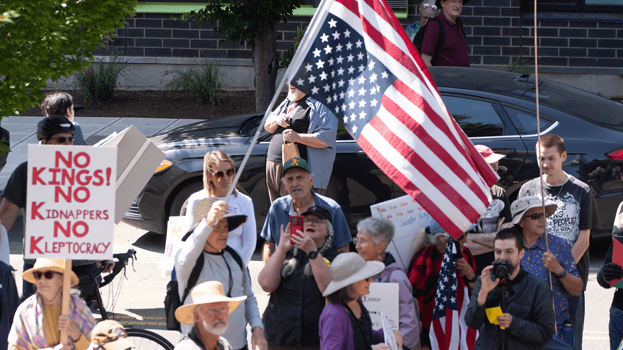 Los gobernadores advierten a los manifestantes anti-Trump de "No Kings" que no se vuelvan violentos: "Los van a arrestar"