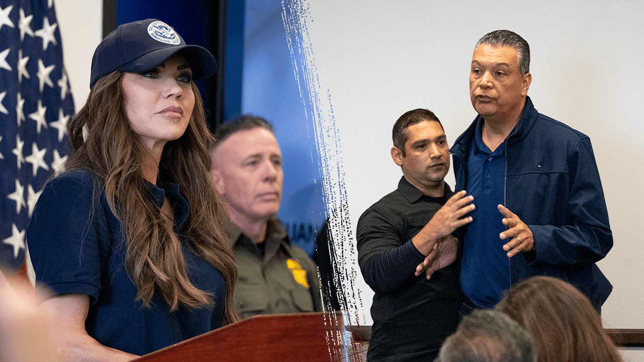 Los conservadores estallan después de que el 'berrinche' de un senador demócrata descarrilara la conferencia de prensa del DHS.