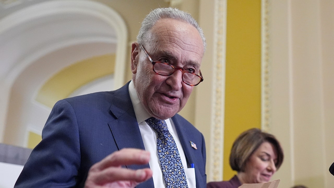 Schumer wil dat de Senaat Trumps 'grote, prachtige wetsvoorstel' in zijn geheel voorleest