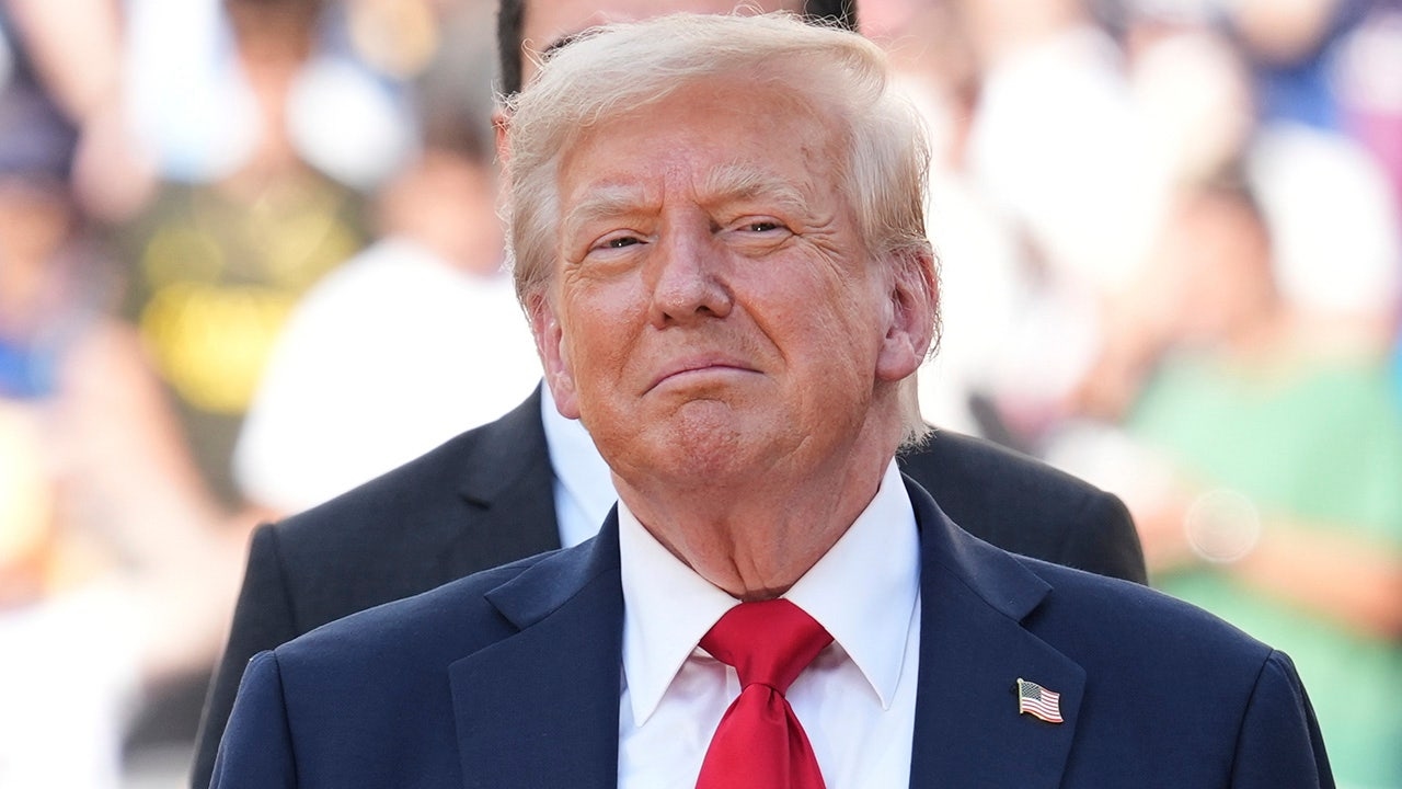 Trump veröffentlicht KI-generiertes Video, das Obamas Verhaftung zeigt, im „YMCA“