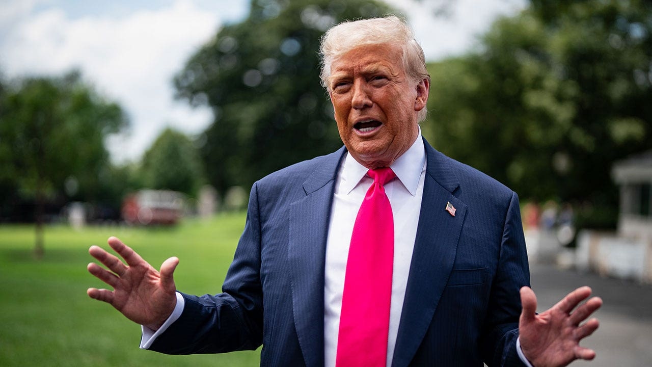 Trump reta a AOC y Jasmine Crockett a una prueba de inteligencia tras calificarlas de "coeficiente intelectual muy bajo"