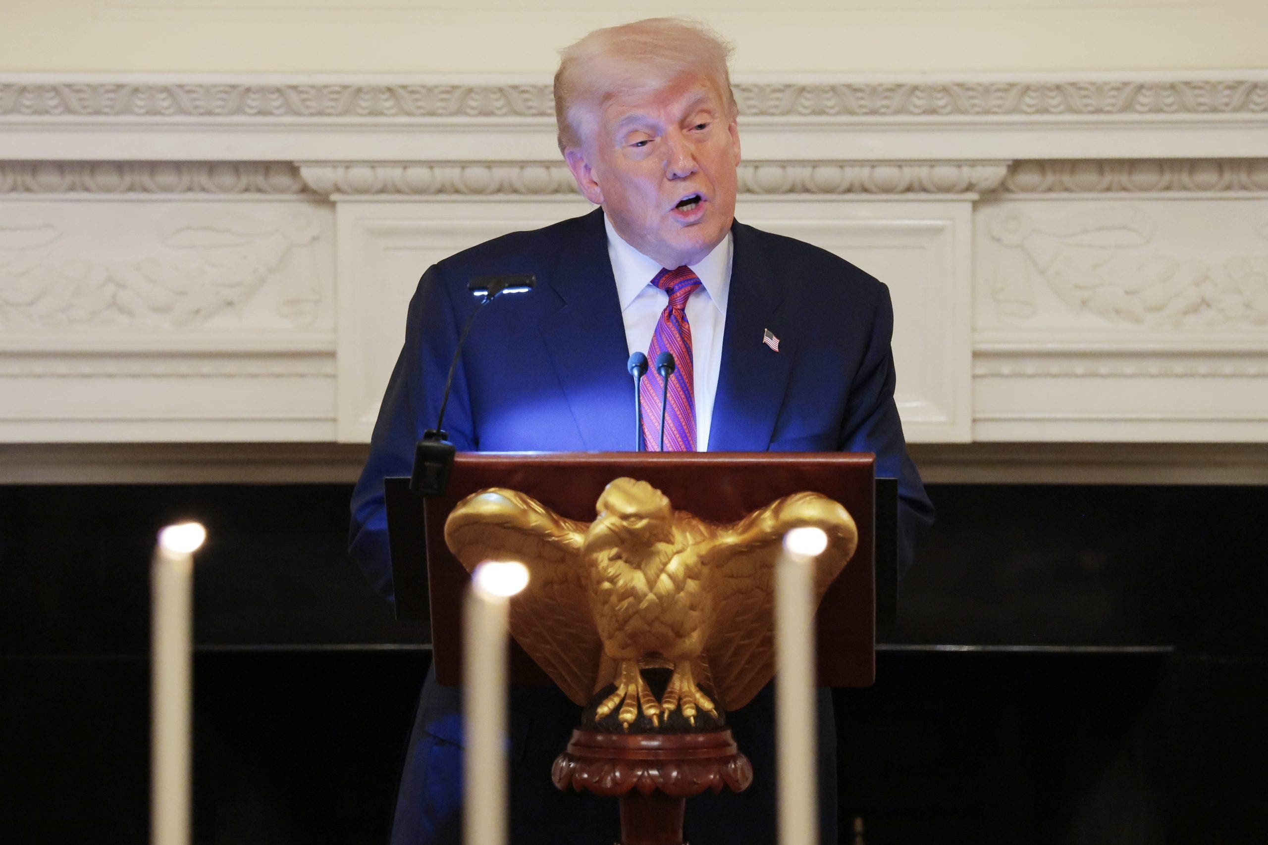 Trump sagt bei einem Abendessen mit Verbündeten im Weißen Haus, dass 10 Geiseln „in Kürze“ aus Gaza zurückkehren werden