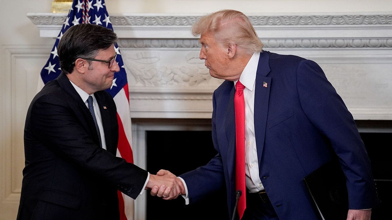Конгресс направляет Трампу пакет мер по сокращению расходов на сумму 9 млрд долларов после ночного голосования в Палате представителей