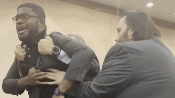Candidato al Congreso de Texas arrastrado y arrestado después de una explosiva audiencia de redistribución de distritos: "¡Es una vergüenza!"