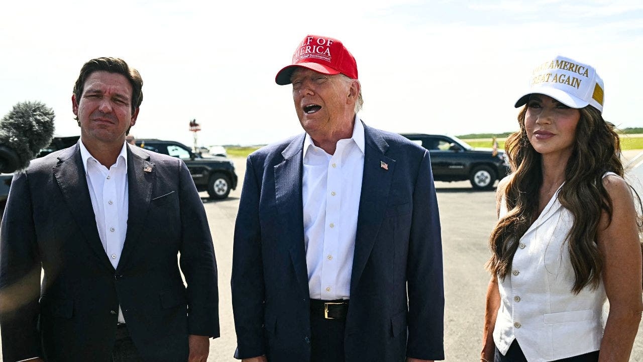 El gobierno de Trump ofrece 608 millones de dólares para que los estados construyan campamentos para migrantes inspirados en el "Alcatraz de los caimanes".