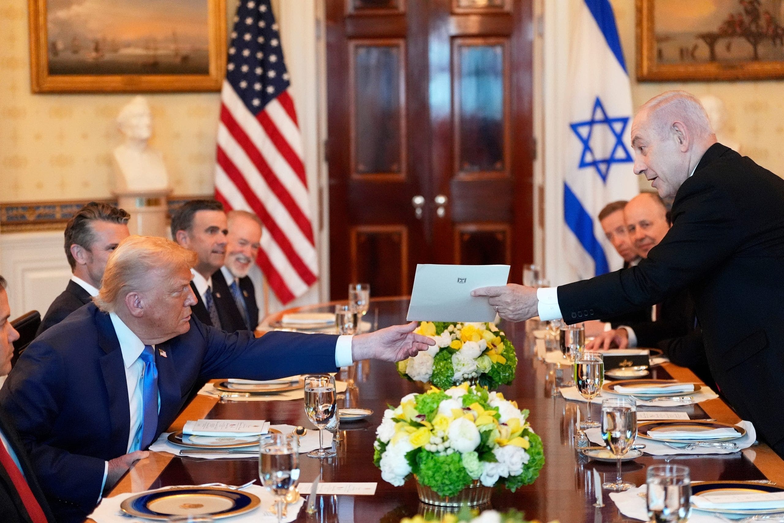 Netanyahu sorprende a Trump con la nominación formal al Premio Nobel de la Paz durante una histórica reunión en la Casa Blanca.