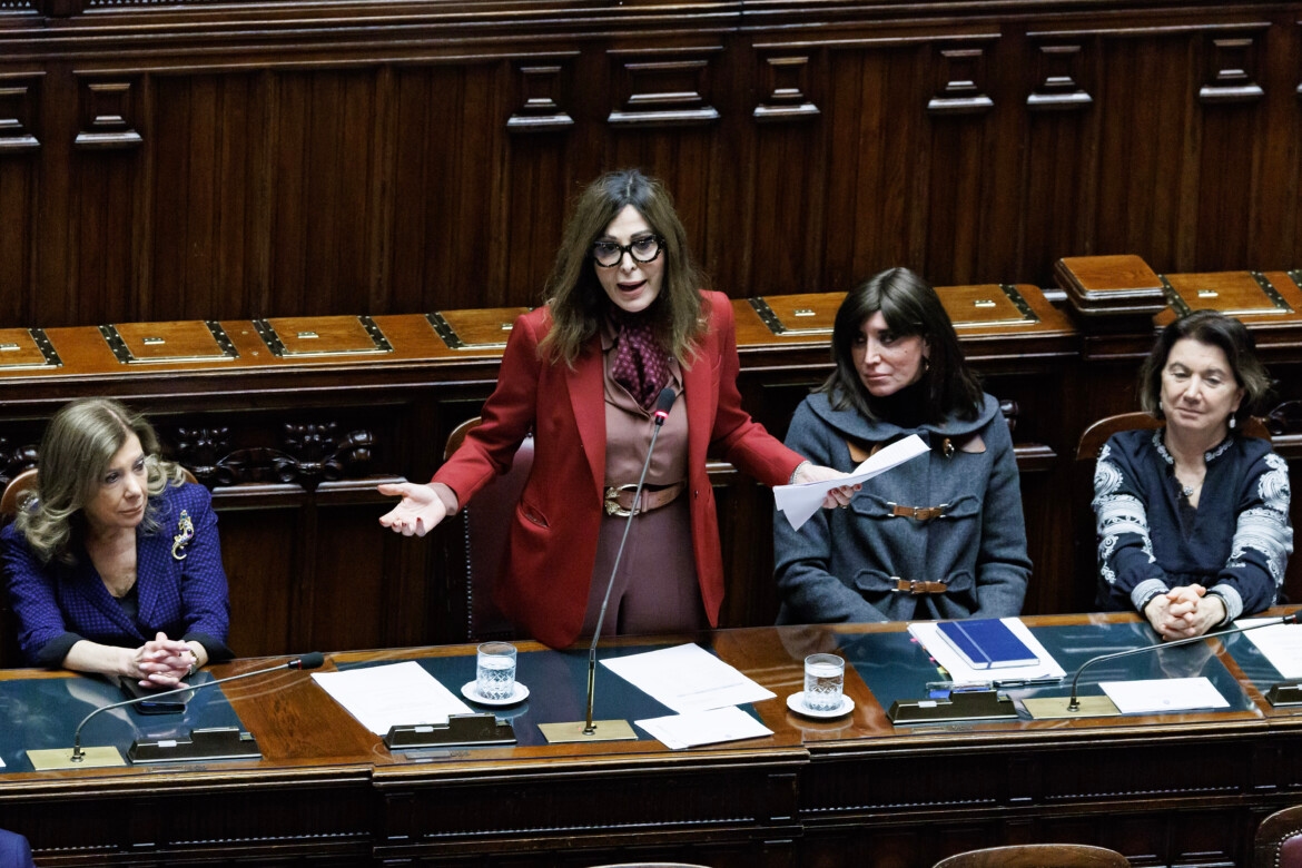 Santanchè, spectacle inutile : abandonné par les Frères d'Italie