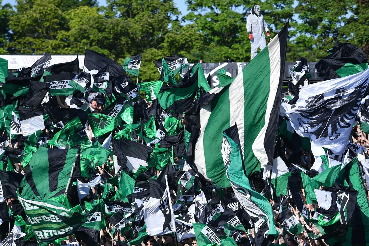 Transmisja na żywo z rozbiórki stadionu w Münster: Wśród kibiców