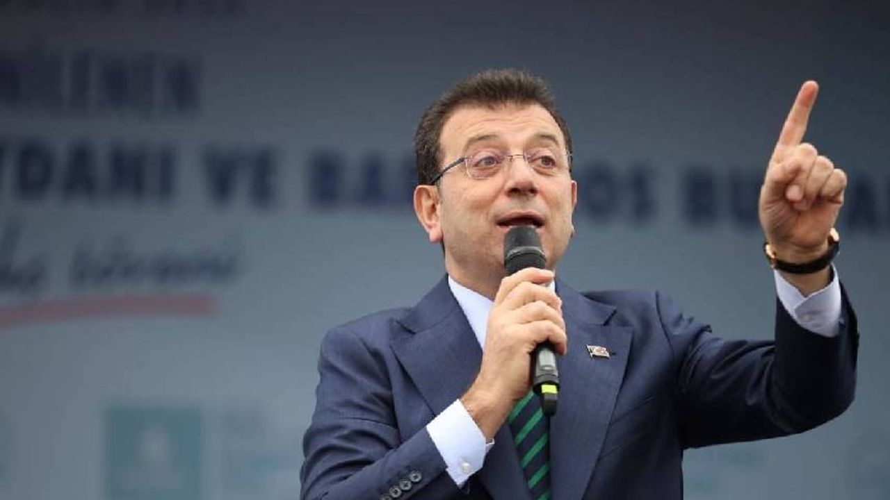 İmamoğlu bekritiseert Erdoğan voor zijn bezoek aan de VS over buitenlands beleid
