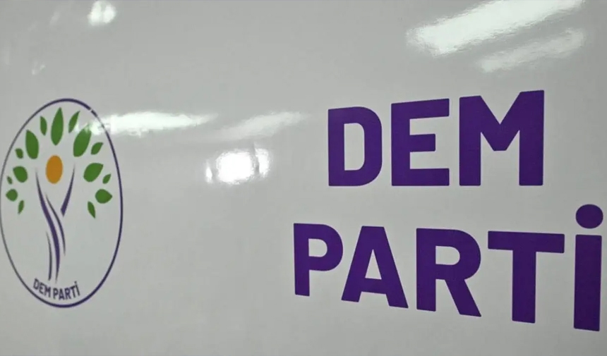 Burgemeester van de DEM-partij treedt af