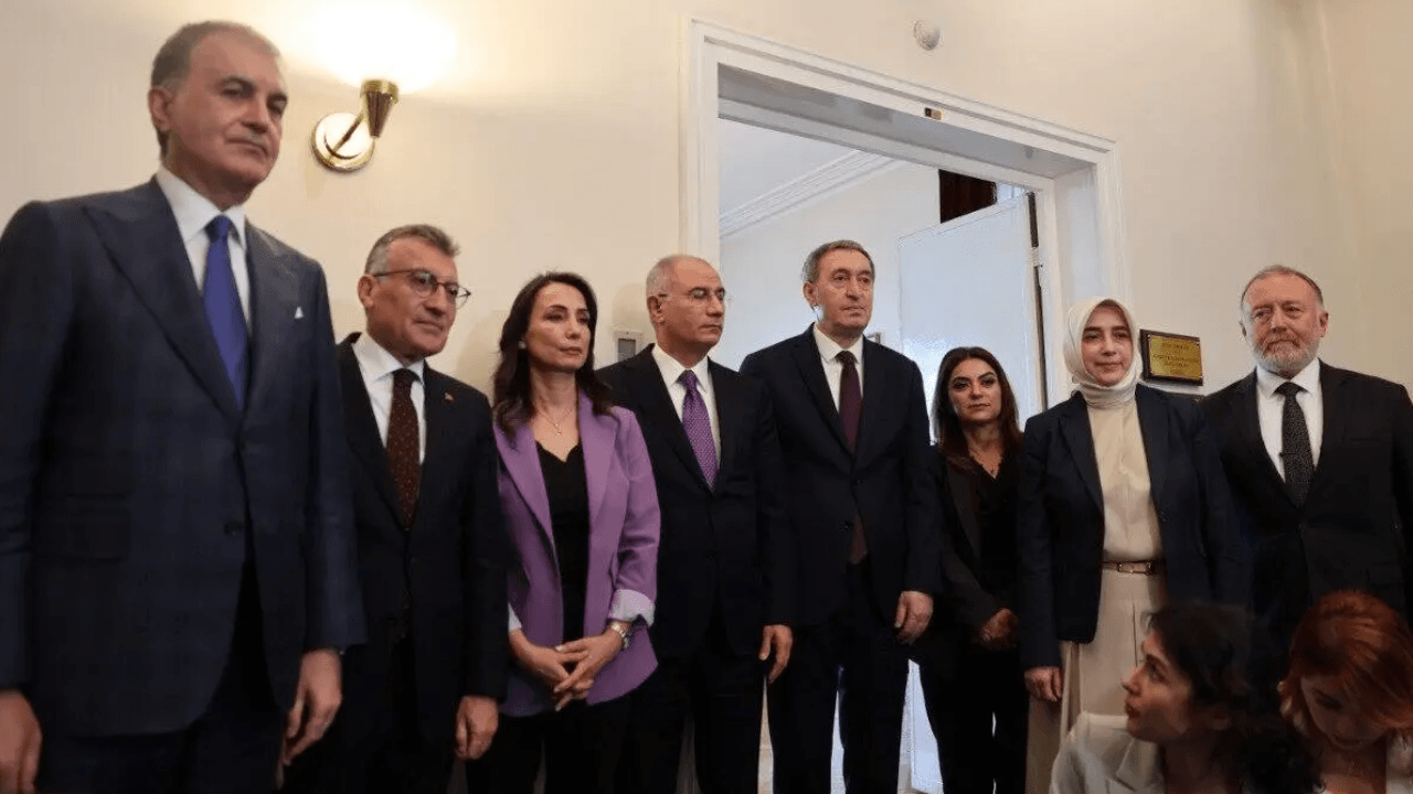 Le règlement d'exécution attendu par le parti DEM a été reporté à l'automne !