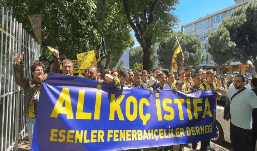 La réaction de Fenerbahçe s'est répandue dans la rue ! Des milliers de partisans ont manifesté pour demander la démission