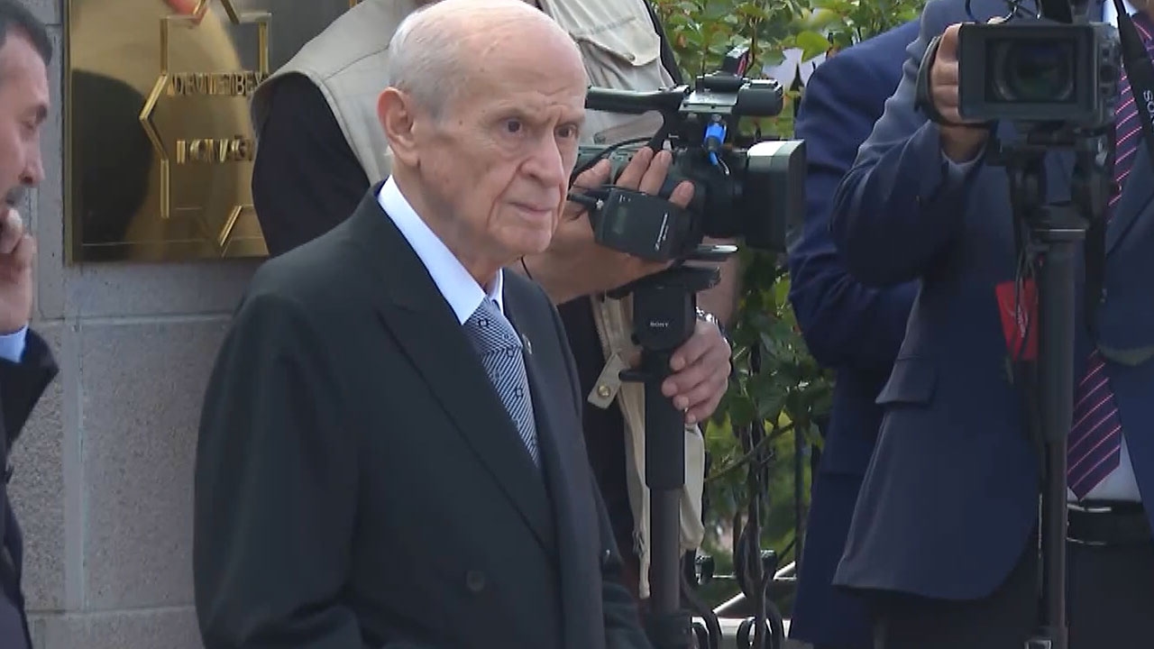 Bahçeli kommt nach Monaten ins Parlament!