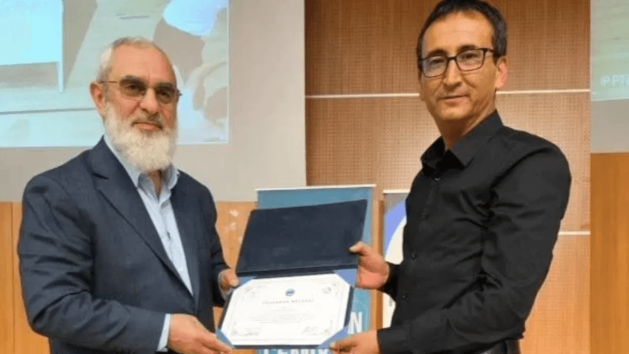 Eine Gedenktafel vom Direktor für Nationale Bildung an Nurettin Yıldız! Eine schwierige Frage der CHP an Minister Tekin