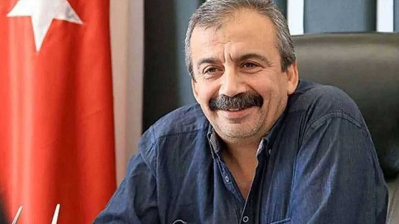 La rue portera le nom de Sırrı Süreyya Önder