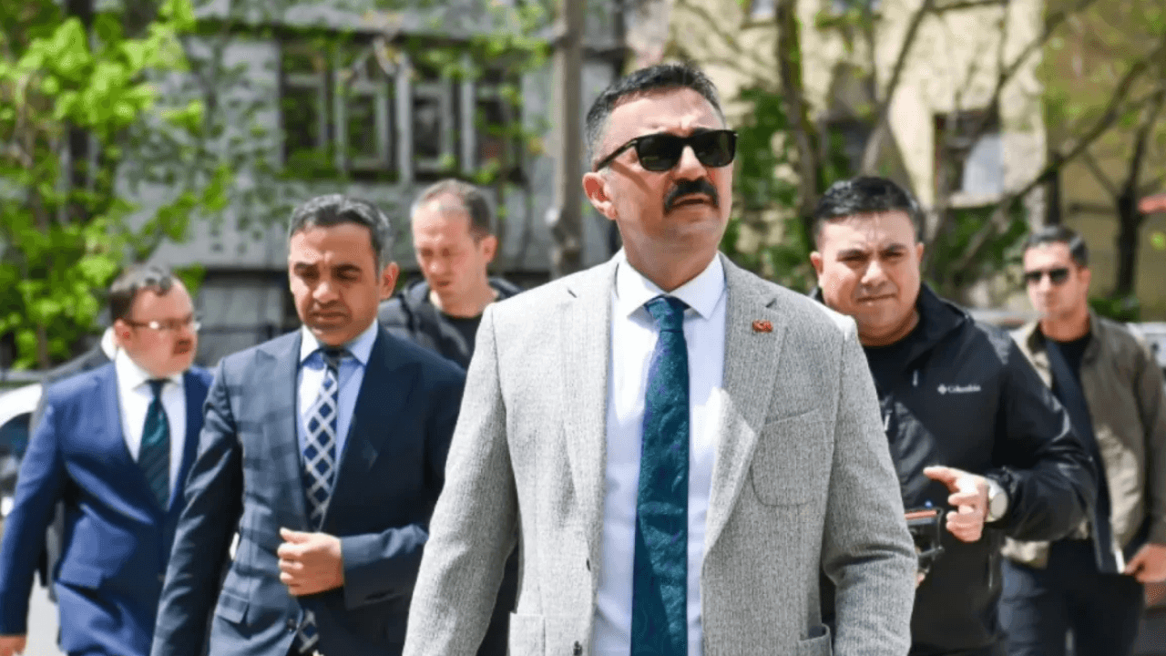 Powiernik Tunceli, który zrezygnował po obchodach ku czci członków PKK Kaytana i Altuna, wycofał się do centrum