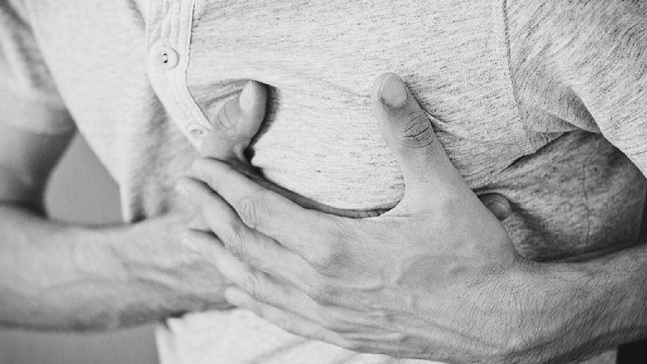 Beaucoup de gens ne comprennent pas ces symptômes ! 9 signes surprenants d'une crise cardiaque silencieuse