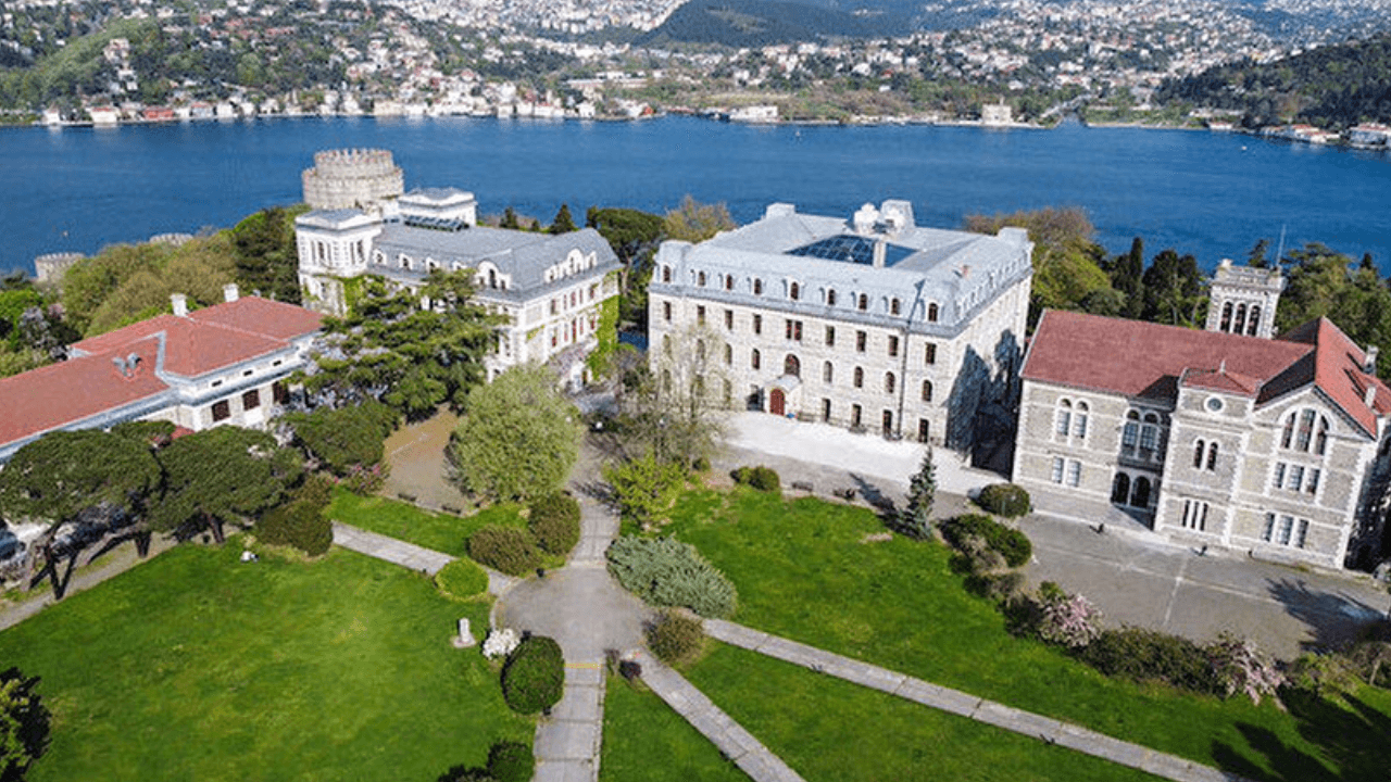 Dat deden ze ook! De finale van de Survivor in Boğaziçi! 'Het toppunt van commercialisering van de universiteit!'