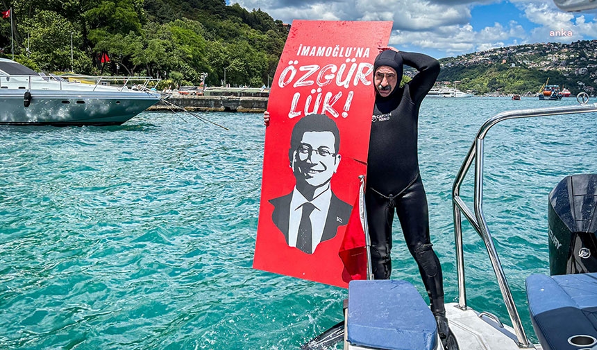 Adalar Belediye Başkanı denizin altında “İmamoğlu’na Özgürlük” pankartı açtı
